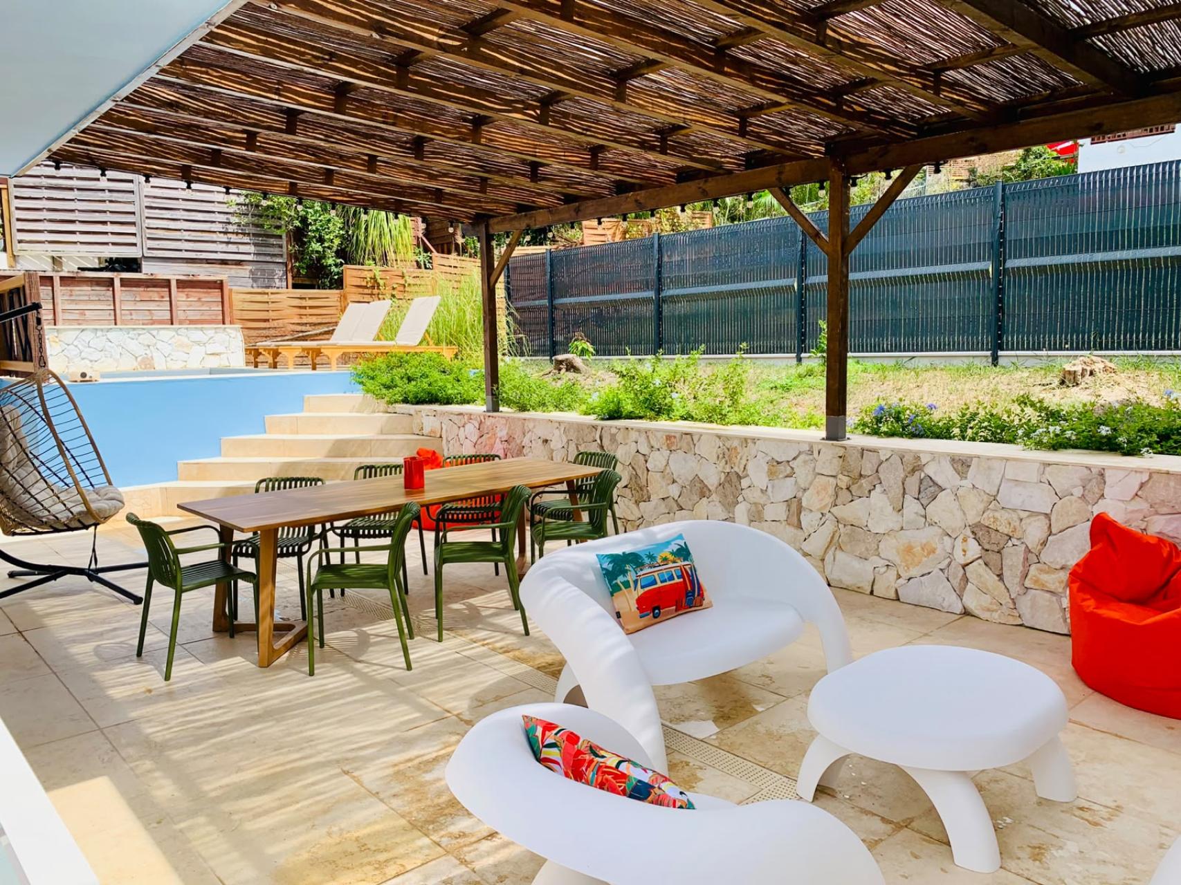 location-villa-martinique-le-diamant-vue-rocher-piscine-MQDI115-exterieur 1